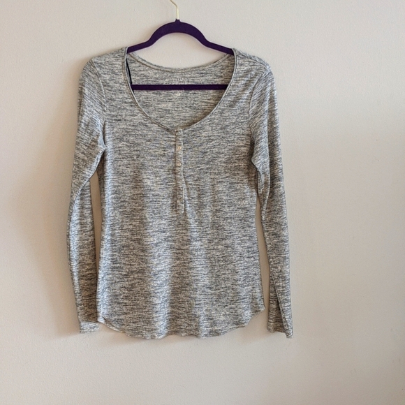 H&M Henley - Picture 1 of 3